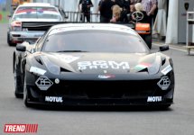 В Баку стартовал парад гоночных машин, участвующих в City Challenge (Фото)